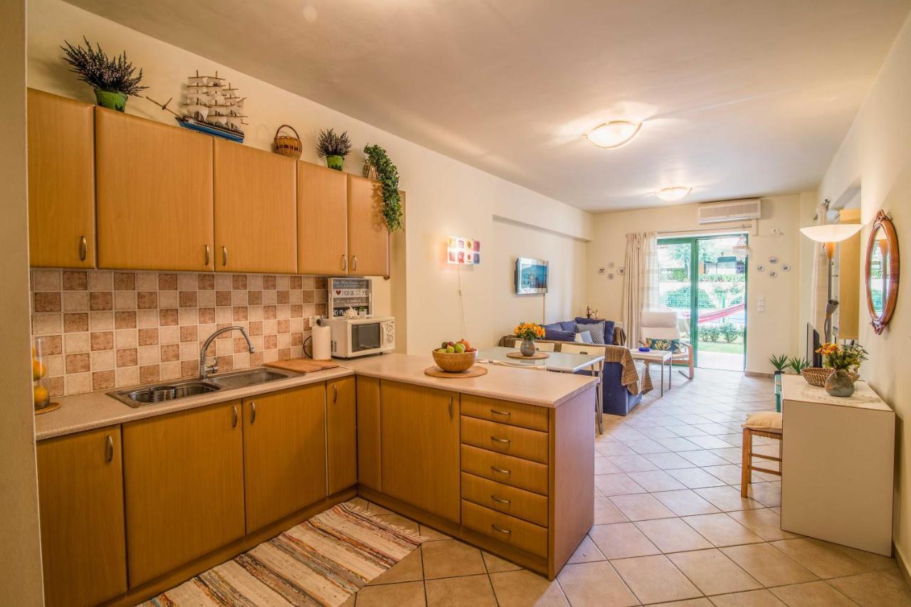 Вилла Aqua Vista Casa At Ксилокастро Экстерьер фото